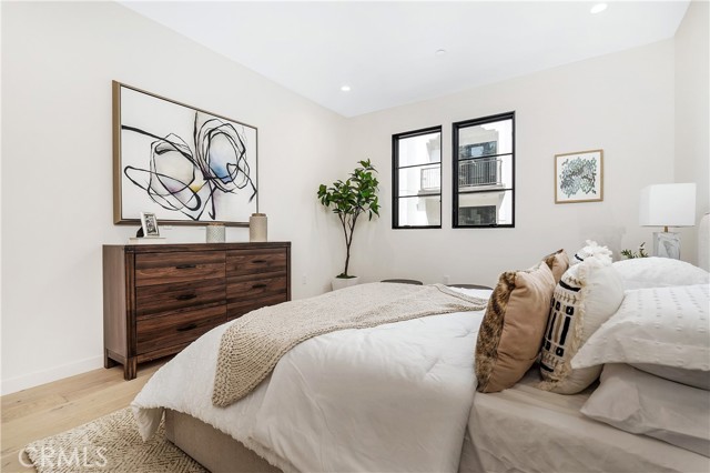 Detail Gallery Image 11 of 38 For 1333 S Orange Grove Ave #401,  Los Angeles,  CA 90019 - 3 Beds | 2/1 Baths