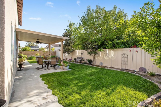 6347 Lyndsey Street, Eastvale CA: https://media.crmls.org/medias/9b3ffa89-1c6a-4529-af76-6fe9838f1c62.jpg
