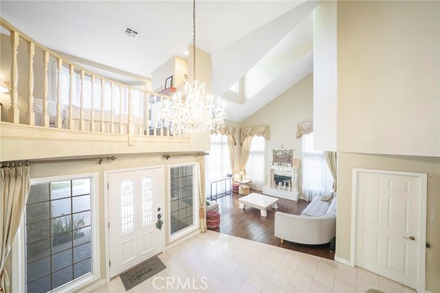 Detail Gallery Image 18 of 32 For 18741 Hillsboro Rd, Northridge,  CA 91326 - 5 Beds | 6/1 Baths