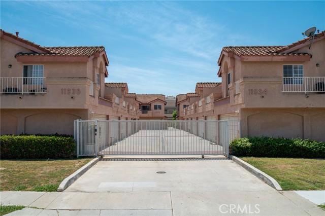 11932 207th Street, Lakewood CA: https://media.crmls.org/medias/9b4124f3-f149-48ed-964d-d46b5c1a4b5c.jpg