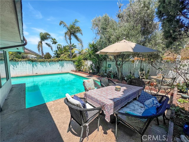 20442 Craimer Lane, Huntington Beach CA: https://media.crmls.org/medias/9b4135cd-cb2a-41de-80a0-9fa1ad611e37.jpg