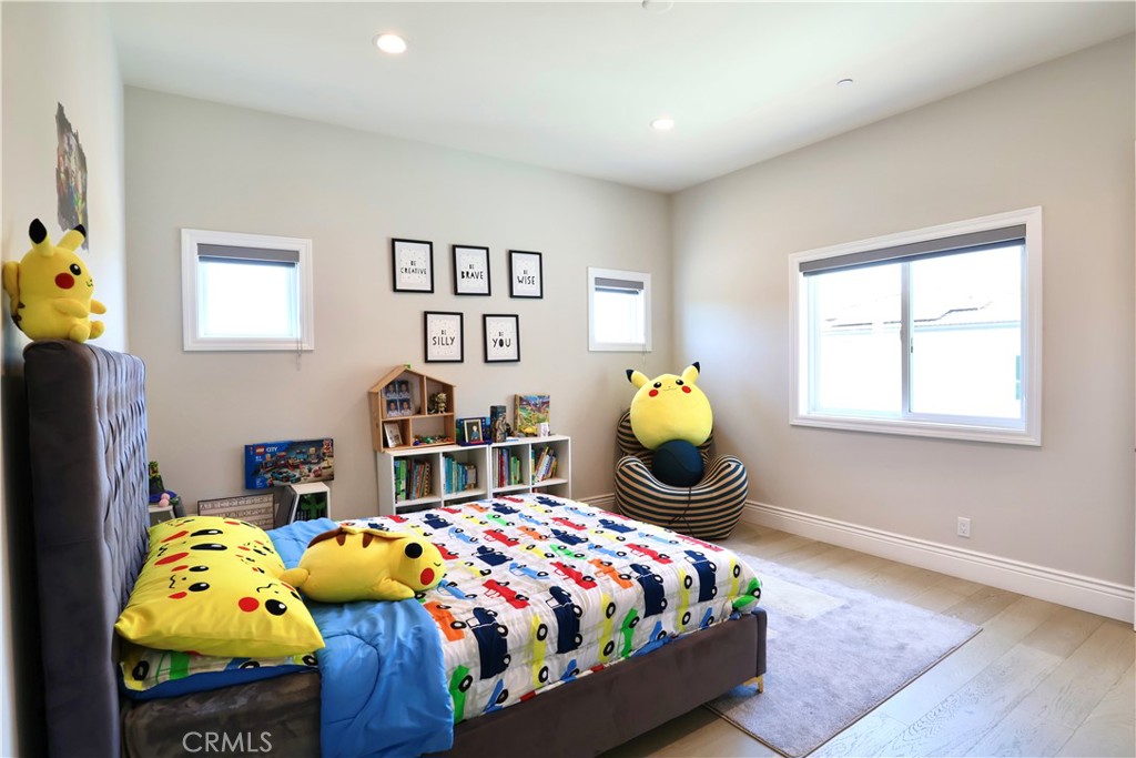 https://media.crmls.org/medias/9b41b641-63e1-443b-a7df-d318ffc61f79.jpg?preset=X-Large