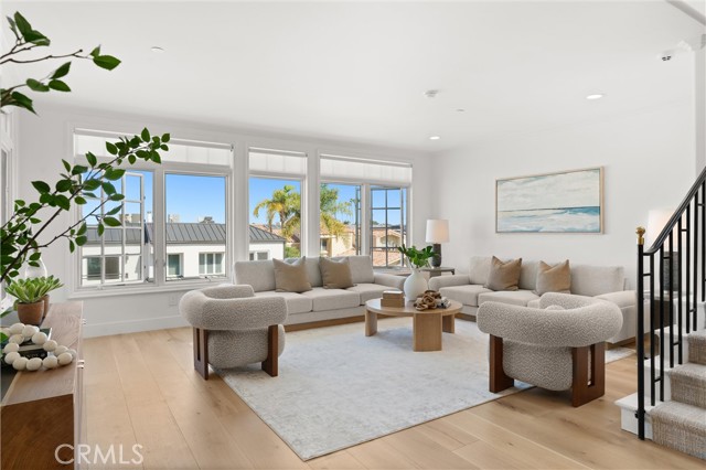 302 Carnation Avenue, Corona del Mar CA: https://media.crmls.org/medias/9b41e7c2-34ac-4260-99f6-1bde5c974612.jpg