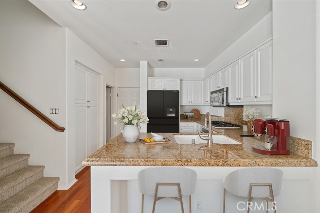 Detail Gallery Image 2 of 16 For 1314 Corte Venosa, Costa Mesa,  CA 92626 - 3 Beds | 2/1 Baths