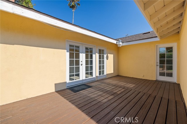 8419 Yolanda Avenue, Northridge CA: https://media.crmls.org/medias/9b4380e1-df65-4df7-8d71-cfb07584207e.jpg
