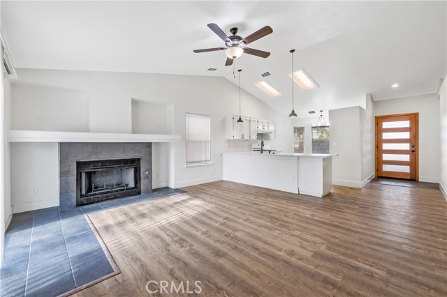 1967 N Ventura Avenue, Farmersville CA: https://media.crmls.org/medias/9b43d80d-ef3c-4eeb-a29f-0b2edfa46e8d.jpg