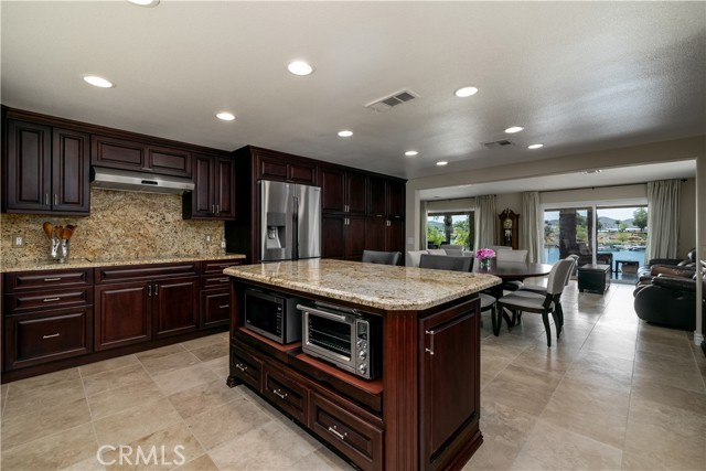 Detail Gallery Image 10 of 61 For 22280 Village Way Dr, Canyon Lake,  CA 92587 - 3 Beds | 2/1 Baths