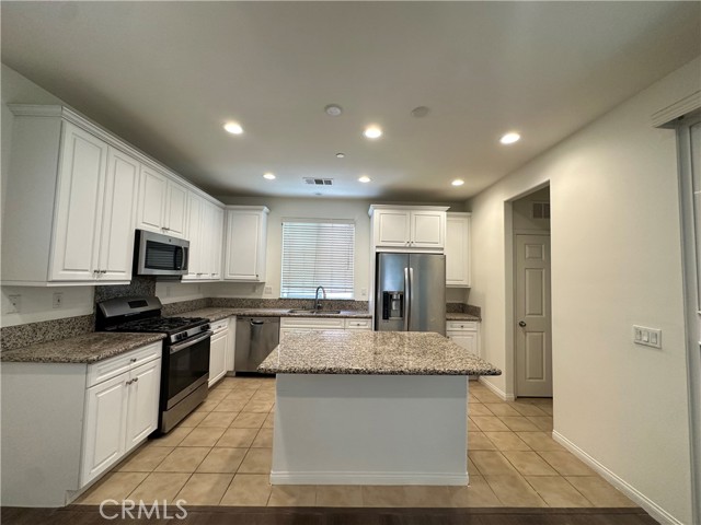 712 Ash Lane, Pomona CA: https://media.crmls.org/medias/9b452ad8-375d-4dd9-aa1c-7bf96ce2e8ff.jpg