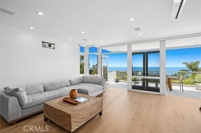 1061 Skyline Drive, Laguna Beach CA: https://media.crmls.org/medias/9b4668a3-da3f-4fa4-9f10-ffe80d7d15fe.jpg