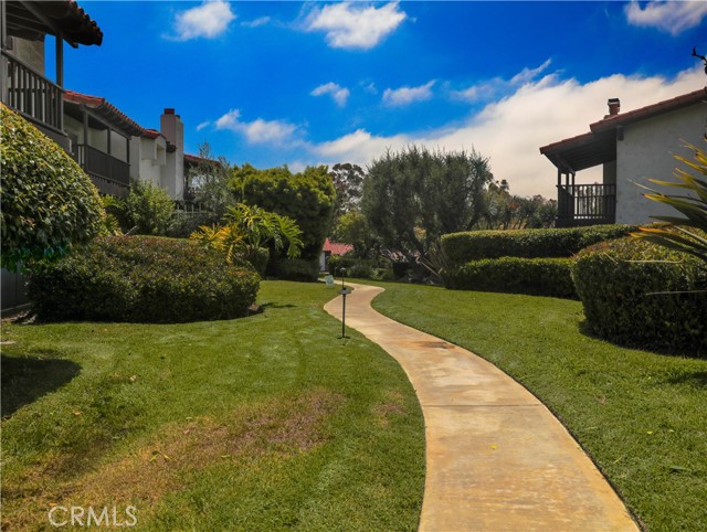835 Amigos Way, Newport Beach CA: https://media.crmls.org/medias/9b46f256-2b54-4be1-b7eb-48c11c56e711.jpg