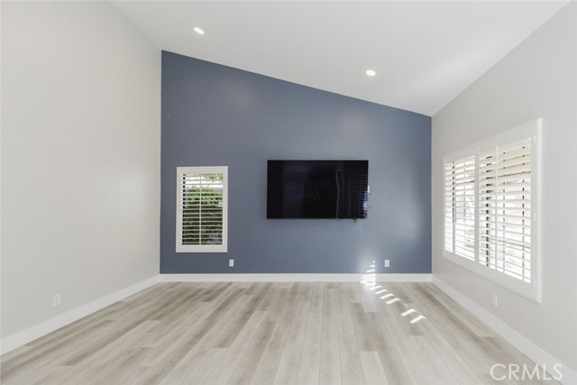 Detail Gallery Image 9 of 61 For 20055 Avenue of the Oaks #220,  Newhall,  CA 91321 - 3 Beds | 2 Baths