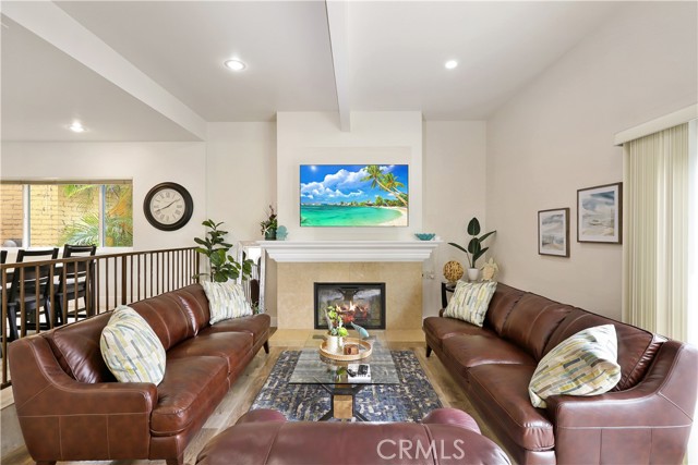 617 Iris Avenue, Corona del Mar CA: https://media.crmls.org/medias/9b47b564-aa0a-4681-80fa-1b39944bf7c5.jpg