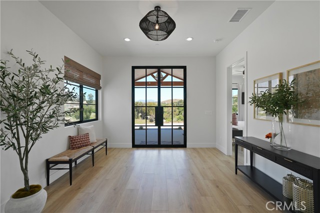 38721 Calle De Toros, Temecula CA: https://media.crmls.org/medias/9b48be05-021c-4ec9-9794-0de96bfb6b9f.jpg