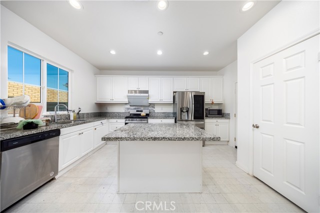 Detail Gallery Image 14 of 28 For 3473 E Sweetbay, Ontario,  CA 91761 - 6 Beds | 3 Baths