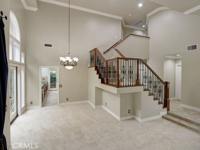 Detail Gallery Image 4 of 16 For 10655 Bruns Dr, Tustin,  CA 92782 - 3 Beds | 2/1 Baths