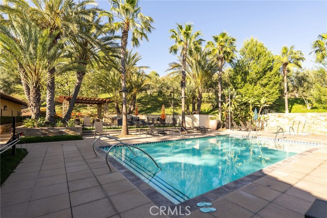 15 Clover, Lake Forest CA: https://media.crmls.org/medias/9b4b2681-3e73-4580-89f5-0b7194617713.jpg