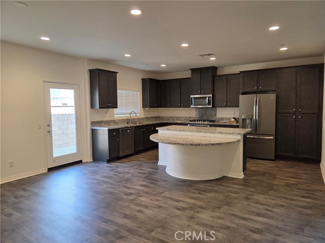 Detail Gallery Image 4 of 18 For 7286 Medley Lane, Fontana,  CA 92336 - 3 Beds | 2/1 Baths