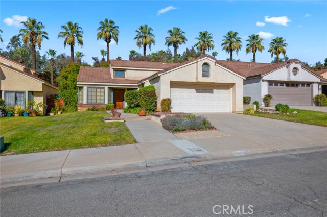 Detail Gallery Image 3 of 23 For 28938 Shadow Creek Ln, Highland,  CA 92346 - 4 Beds | 2 Baths