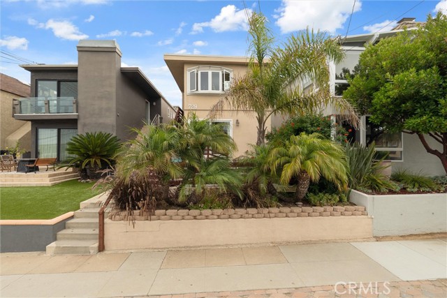 729 Longfellow Avenue, Hermosa Beach CA: https://media.crmls.org/medias/9b4d4d4d-46b3-42fc-83ae-4c91ddb48c0f.jpg
