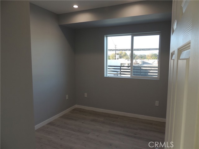 Detail Gallery Image 7 of 15 For 22735 Del Valle St #3,  Woodland Hills,  CA 91364 - 2 Beds | 1 Baths