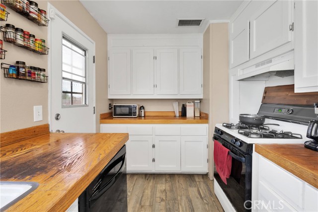 21822 Dotame Ave, Apple Valley CA: https://media.crmls.org/medias/9b4e5630-543a-48ec-9a07-ca702dbd8450.jpg