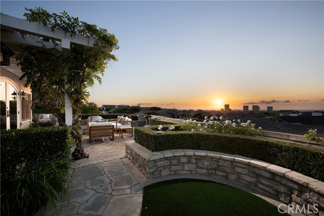 Detail Gallery Image 4 of 54 For 2001 Yacht Resolute, Newport Beach,  CA 92660 - 3 Beds | 2/1 Baths