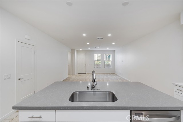 Detail Gallery Image 13 of 39 For 110 Red Brick Dr #3,  Simi Valley,  CA 93065 - 3 Beds | 2/1 Baths