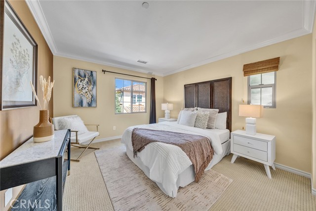 63 Splendor, Irvine CA: https://media.crmls.org/medias/9b4fef05-211b-4ba7-b81d-b72d6ab24d1f.jpg