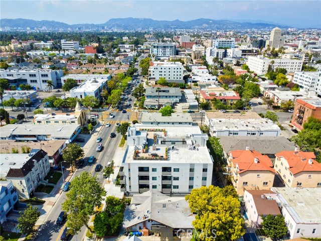 820 S Wilton Place, Los Angeles CA: https://media.crmls.org/medias/9b4ff4fa-8f8b-44fe-9cef-939a5838bfab.jpg