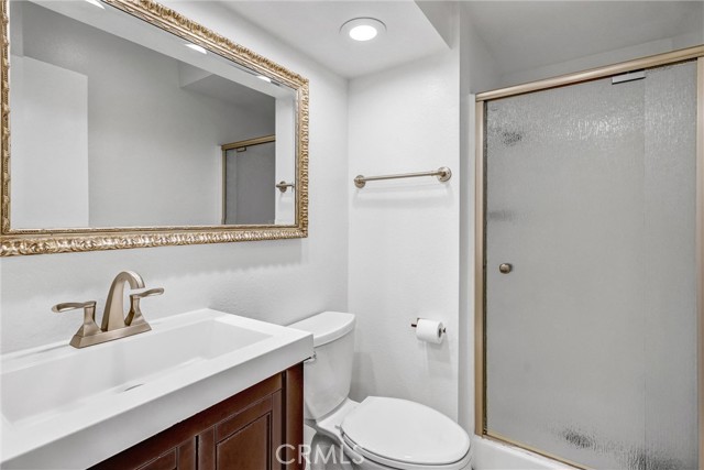 18403 Collins Street, Tarzana CA: https://media.crmls.org/medias/9b50f5d8-2226-474d-973f-bd3a93c7d1ff.jpg