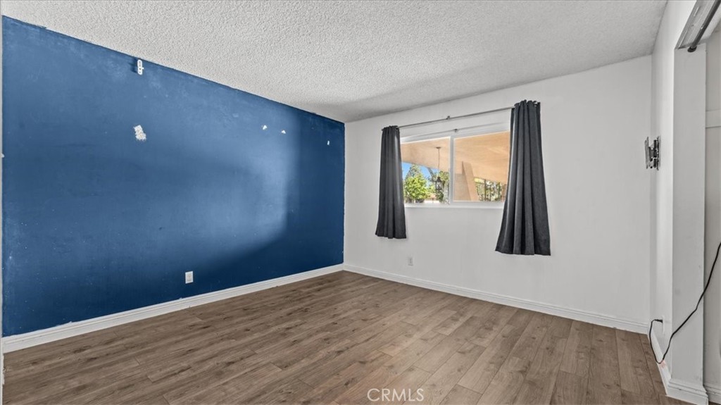 https://media.crmls.org/medias/9b50fda8-ad52-40c7-ac6c-dc7a26a4efd5.jpg?preset=X-Large