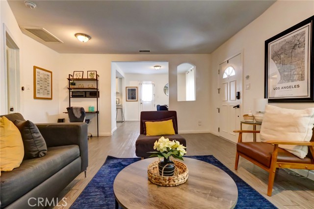Detail Gallery Image 11 of 42 For 710 Larch St #1/2,  Inglewood,  CA 90301 - 1 Beds | 1 Baths