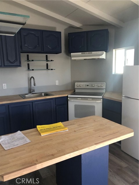 2630 Lakeshore Boulevard, Upper Lake CA: https://media.crmls.org/medias/9b518f22-cf4e-446d-9c7b-403e00b517e1.jpg