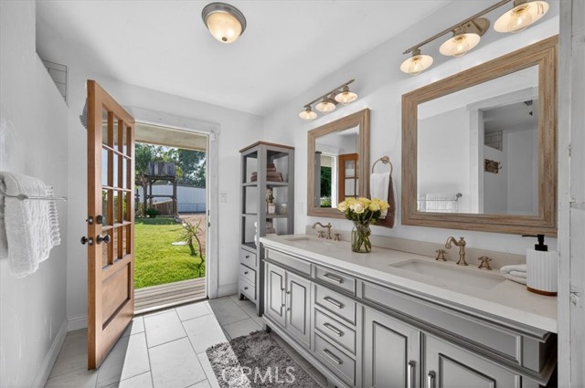 Image 13 of 40 For 5325 Greenwood Drive