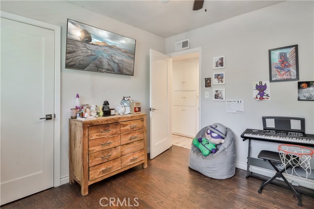 Image 33 of 48 For 23861 Califa Street