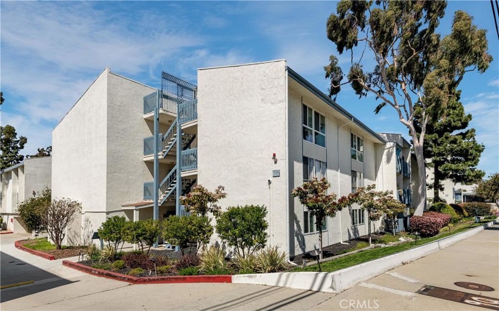 607 S Prospect Avenue 104, Redondo Beach, CA 90277