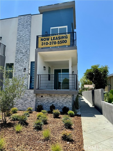 Detail Gallery Image 2 of 34 For 419 S Eucalyptus #E,  Inglewood,  CA 90301 - 3 Beds | 2/1 Baths