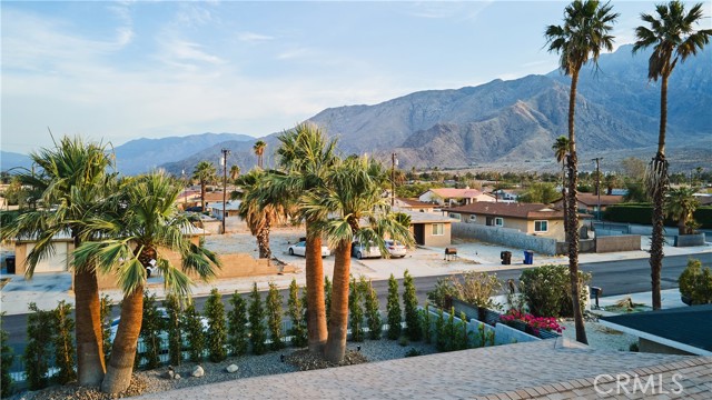 Detail Gallery Image 8 of 49 For 378 W Sunview Ave, Palm Springs,  CA 92262 - 4 Beds | 2 Baths