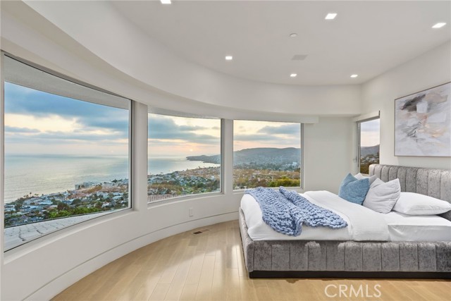 900 Gainsborough Drive, Laguna Beach CA: https://media.crmls.org/medias/9b548318-a52f-43c0-ba8f-866c47b91f1a.jpg