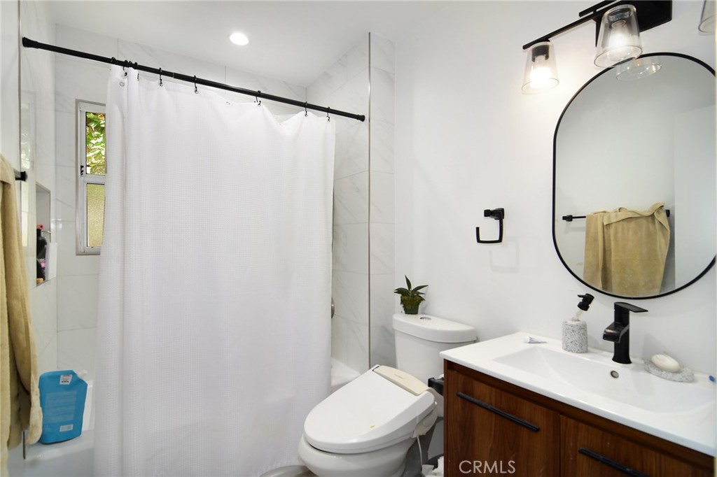 https://media.crmls.org/medias/9b54ce6c-097a-48b9-a90f-77aa159cc5de.jpg?preset=X-Large
