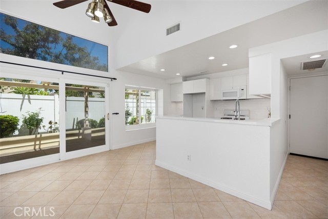15 Havre Court, Lake Forest CA: https://media.crmls.org/medias/9b54ee92-85c8-4c73-8da4-808d602849eb.jpg