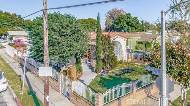 6200 Cimarron Street, Los Angeles, California 90047, 3 Bedrooms Bedrooms, ,2 BathroomsBathrooms,Single Family Residence,For Sale,Cimarron,DW24118390