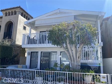 Detail Gallery Image 2 of 10 For 210 Emerald Ave, Newport Beach,  CA 92662 - 2 Beds | 2 Baths