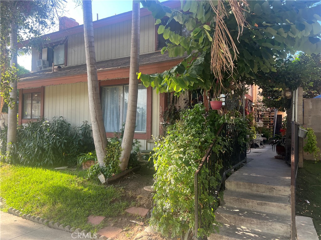 Quadruplex at 701 E Chestnut