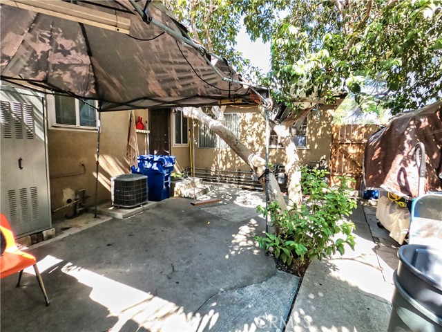 6944 Radford Avenue, North Hollywood CA: https://media.crmls.org/medias/9b55936f-0226-4f8f-bb94-65c88400eaf3.jpg
