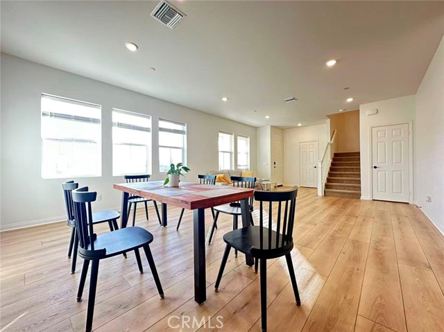 Detail Gallery Image 4 of 17 For 3904 E Coronado Privado, Ontario,  CA 91762 - 3 Beds | 3 Baths