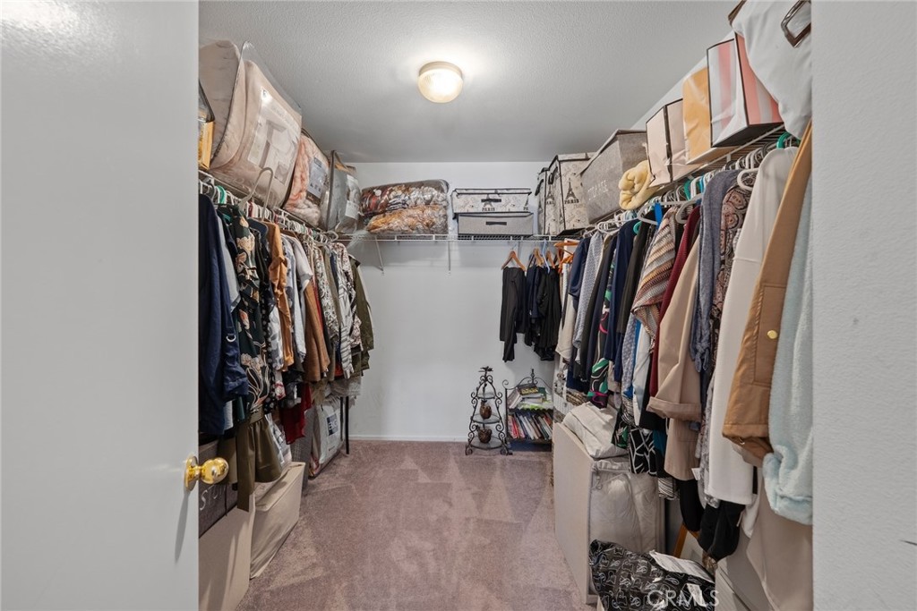 https://media.crmls.org/medias/9b566704-f92b-4a5e-bb83-49b468921ddf.jpg?preset=X-Large