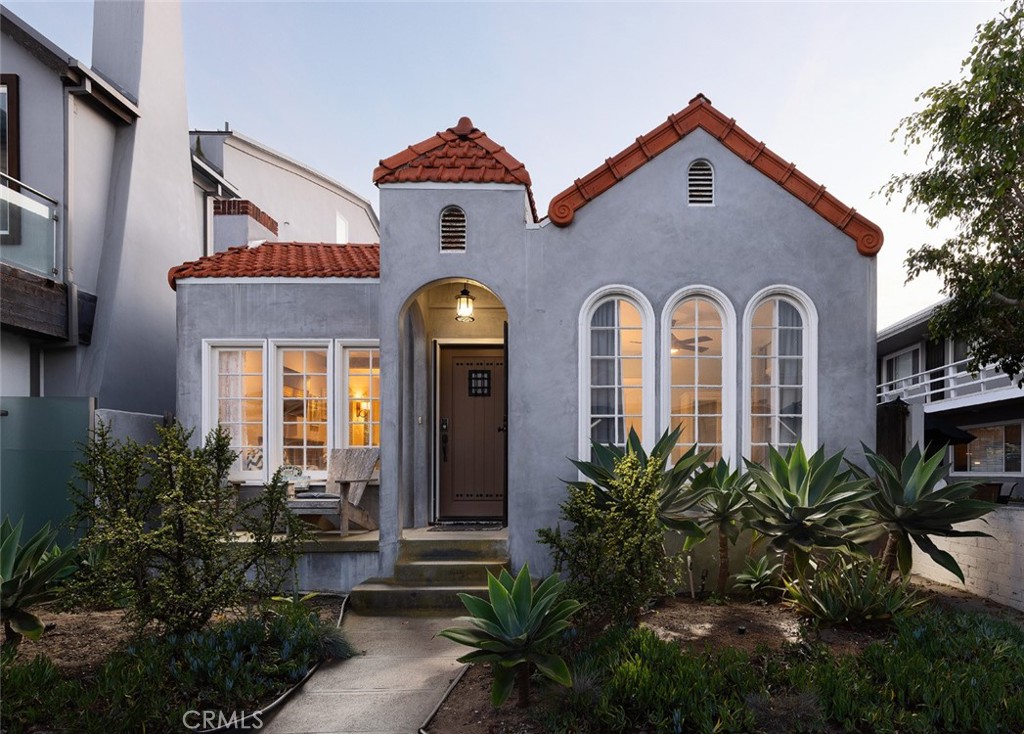1113 W Balboa Boulevard