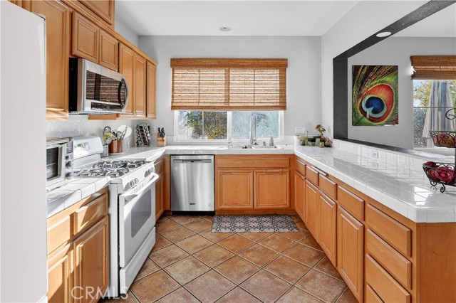 Detail Gallery Image 11 of 33 For 24332 Lorenzo, Valencia,  CA 91355 - 3 Beds | 3 Baths