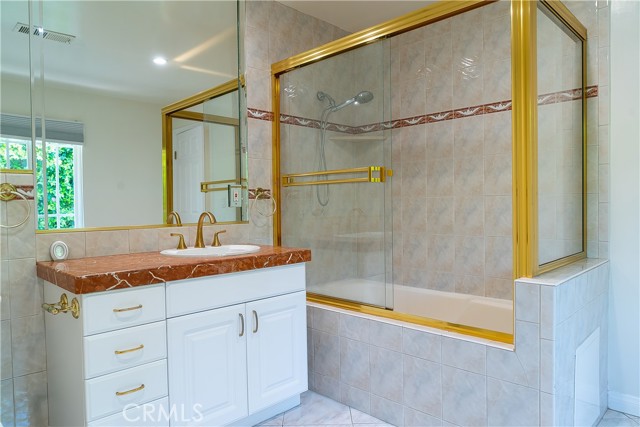 Detail Gallery Image 19 of 39 For 24060 Hatteras St, Woodland Hills,  CA 91367 - 5 Beds | 5 Baths